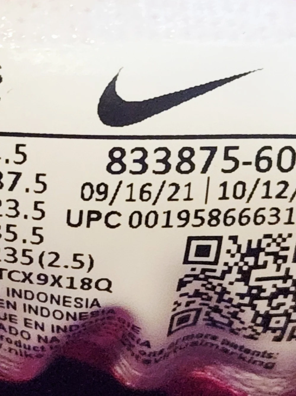 Nike Women's Maroon & Pink Athletic Sneakers